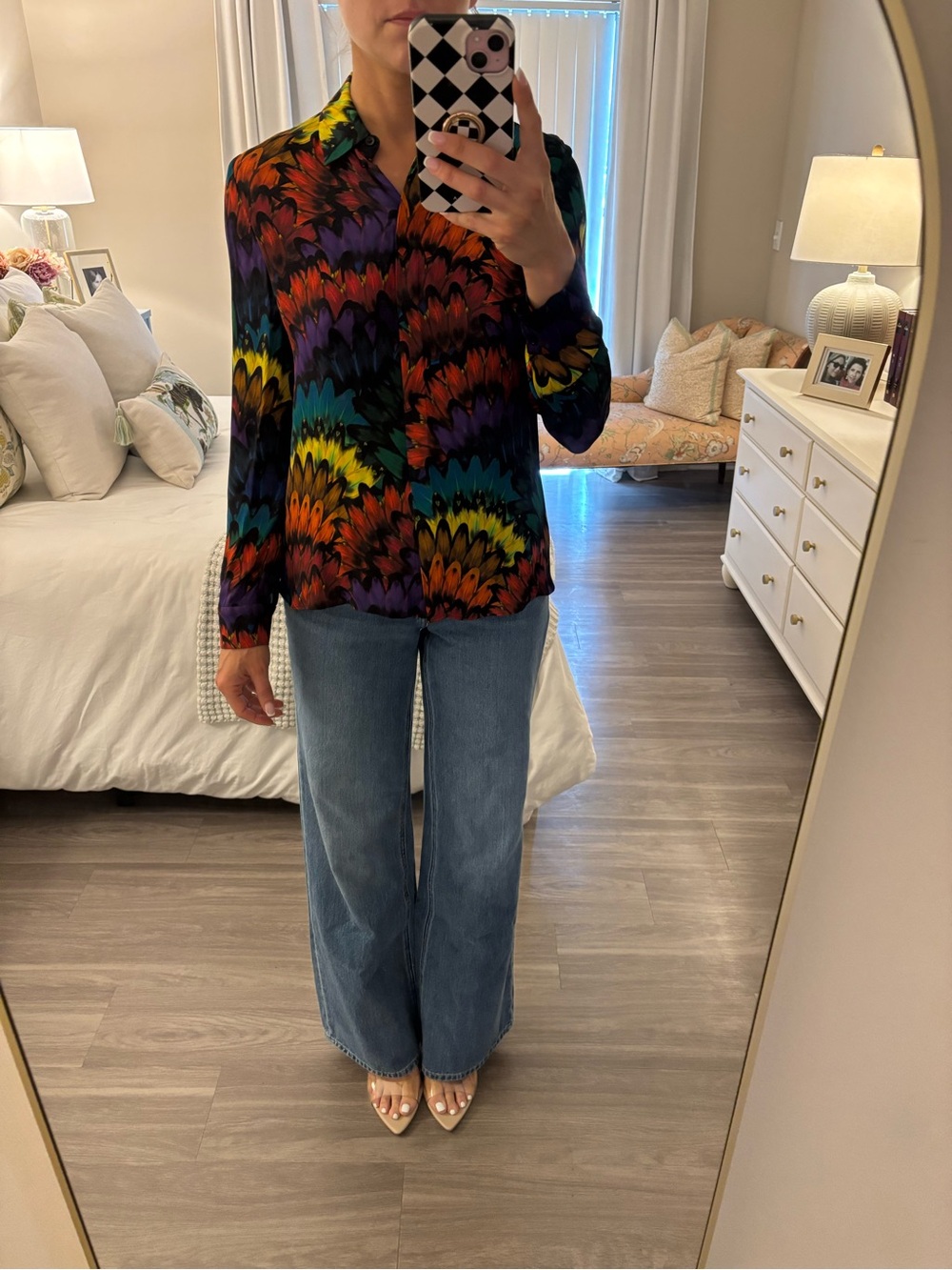๐ NWT Alice + Olivia Ruffled Feather Print Willa Blouse ๐ - Picture 3 of 5